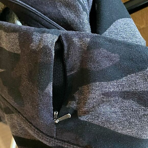 Tuff Athletics Camo Leggings. Size Medium. - Picture 2 of 7